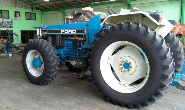 ขาย FORD 7840 SL 4WD ราคา 580,000 บาท ขาย FORD 7840 SL 4WD ราคา 580,000 บาท