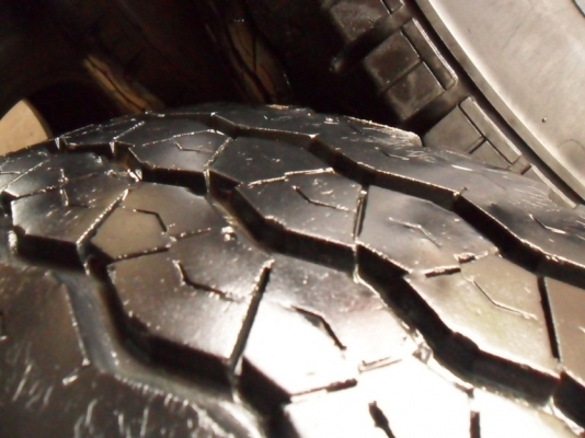 ยางกระบะขอบ15 บริดสโตน215-70-R15(4เส้น 1,900บ)ดอกหนามาก80\% ยางกระบะขอบ15 บริดสโตน215-70-R15(4เส้น 1,900บ)ดอกหนามาก80\%