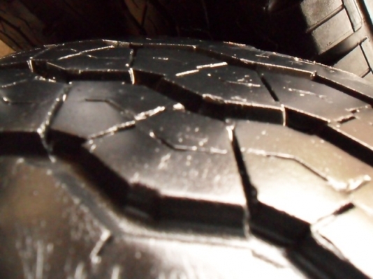 ยางกระบะขอบ15 บริดสโตน215-70-R15(4เส้น 1,900บ)ดอกหนามาก80\% ยางกระบะขอบ15 บริดสโตน215-70-R15(4เส้น 1,900บ)ดอกหนามาก80\%