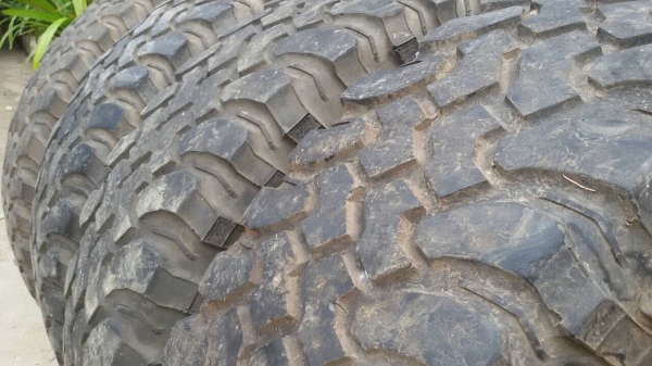 ขายยาง bf mud 265/75/16 ถูกๆครับ