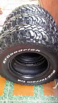 ขายยาง bf mud 285/75/16 ถูกๆครับ