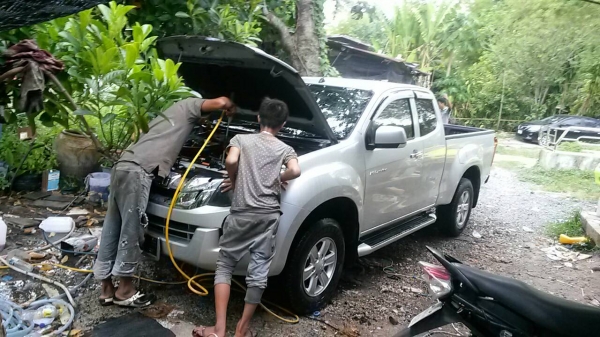 ขายออนิว เคยแจ้งจอด จดใหม่ ปี13ไฮแลนเดอร์ รถสวยสอาดเดิมๆไม่เคยชน ขาย399999บาท0896069238 รายละเอียดโทรมาคุยคับ