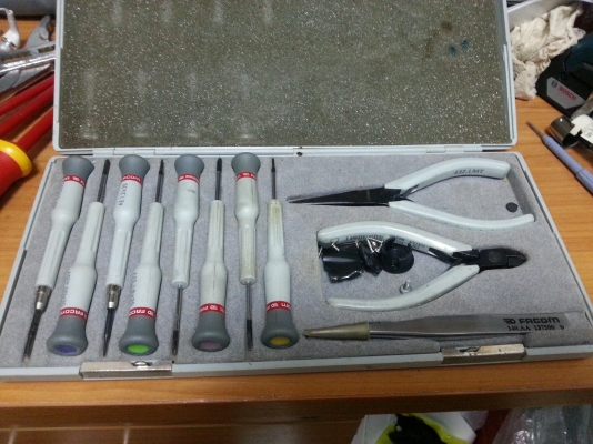 ชุดไขควงและคีม FACOM