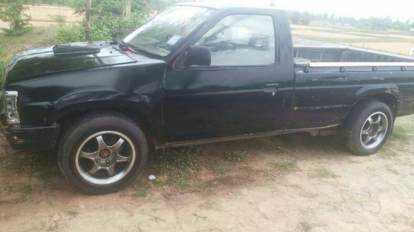 รถNISSAN BIG M ทะเบียนขาด1ปี จดทะเบียนปี33 เครื่อง2500 รถNISSAN BIG M ทะเบียนขาด1ปี จดทะเบียนปี33 เครื่อง2500