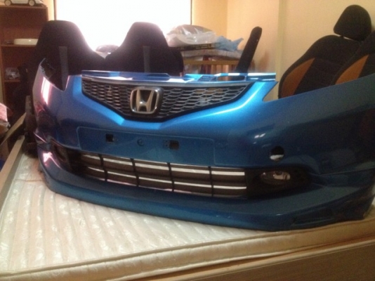 กันชนหน้า JAZZ GE มีกระจังหน้าสปรอท์ไลท์ลิ้นหน้าของครบๆสภาพสวยๆ