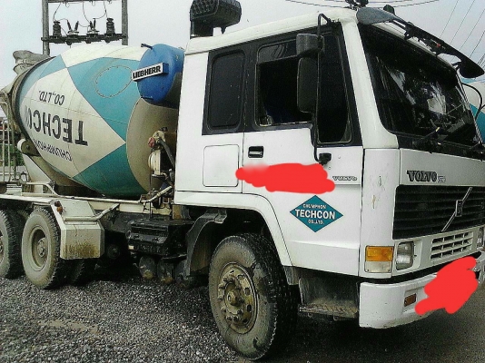 รถ 10 ล้อ VOLVO  โม่ปูน  320 แรงม้า. ปี 45   ( มีขาย 3 คัน. )      สนใจติดต่อ  081 - 6079515