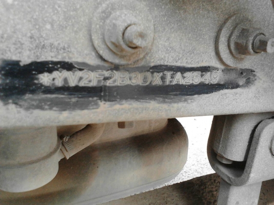 รถ 10 ล้อ VOLVO  โม่ปูน  320 แรงม้า. ปี 45   ( มีขาย 3 คัน. )      สนใจติดต่อ  081 - 6079515