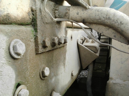 รถ 10 ล้อ VOLVO  โม่ปูน  320 แรงม้า. ปี 45   ( มีขาย 3 คัน. )      สนใจติดต่อ  081 - 6079515