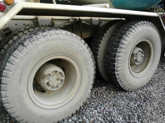 รถ 10 ล้อ VOLVO  โม่ปูน  320 แรงม้า. ปี 45   ( มีขาย 3 คัน. )      สนใจติดต่อ  081 - 6079515