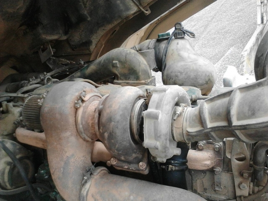 รถ 10 ล้อ VOLVO  โม่ปูน  320 แรงม้า. ปี 45   ( มีขาย 3 คัน. )      สนใจติดต่อ  081 - 6079515