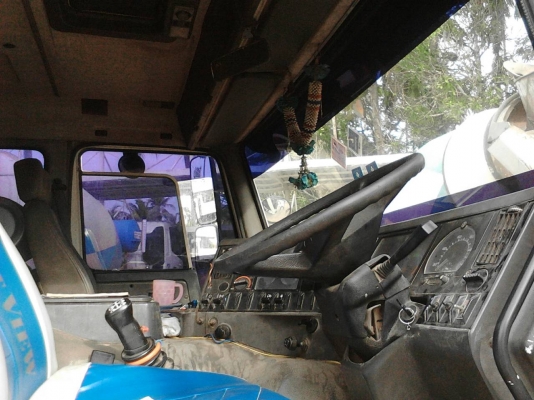 รถ 10 ล้อ VOLVO  โม่ปูน  320 แรงม้า. ปี 45   ( มีขาย 3 คัน. )      สนใจติดต่อ  081 - 6079515