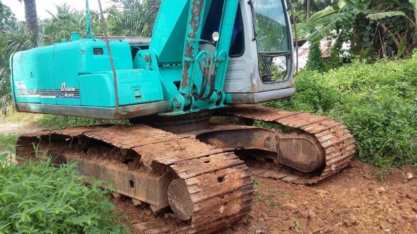 ขายรถแบคโฮ KOBELCO SK200 YN10-39XXX ทำงาน 18556ชั่วโมง สนใจโทร 081-970-1072 ขายรถแบคโฮ KOBELCO SK200 YN10-39XXX ทำงาน 18556ชั่วโมง สนใจโทร 081-970-1072