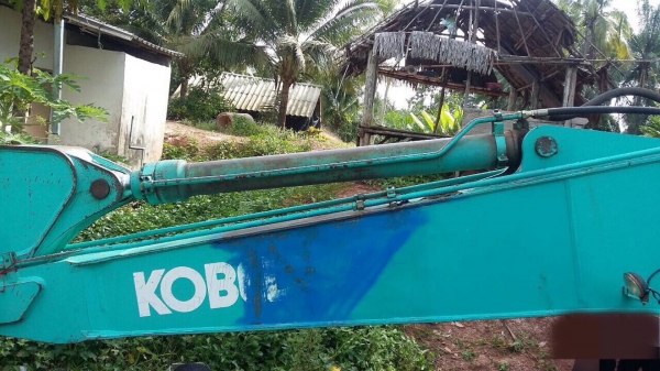 ขายรถแบคโฮ KOBELCO SK200 YN10-39XXX ทำงาน 18556ชั่วโมง สนใจโทร 081-970-1072