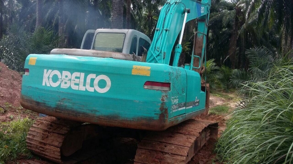 ขายรถแบคโฮ KOBELCO SK200 YN10-39XXX ทำงาน 18556ชั่วโมง สนใจโทร 081-970-1072