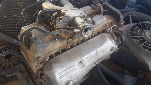 ขายเครื่อง 2J ถอดลงจากรถตู้