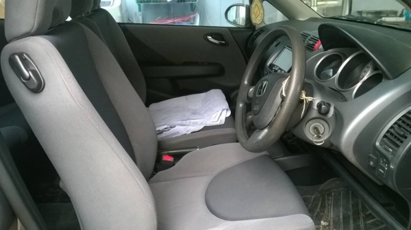 ขาย HONDA JAZZ 1.5 ปี 2004/2547 สวยบางเดิม เกียร์ออโต้ ทะเบียนพร้อมโอน ขาย HONDA JAZZ 1.5 ปี 2004/2547 สวยบางเดิม เกียร์ออโต้ ทะเบียนพร้อมโอน