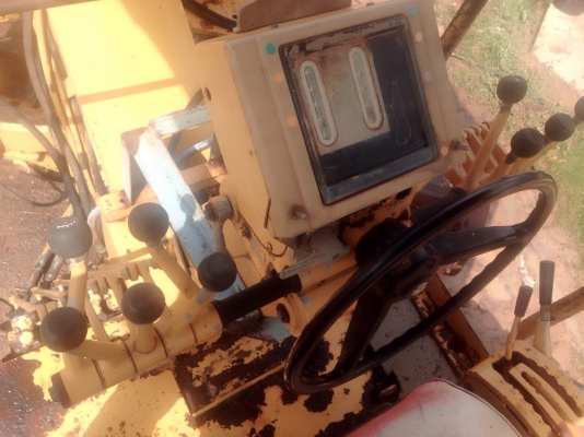 CAT 140G - 5 MD Serial 3168 รถเกรดเดอร์ เอกสารเล่มทะเบียนครบพร้อมโอน รถสวยสภาพดีมากครับพร้อมใช้งานได้เลย เครื่องแน่นดีแรงดีไม่มีเยิ้ม ระบบไฮดรอลิกส์ไม่มีแตกเยิ้มเลย ช่วงล่างแน่น ราคาต่อรองได้ครับ