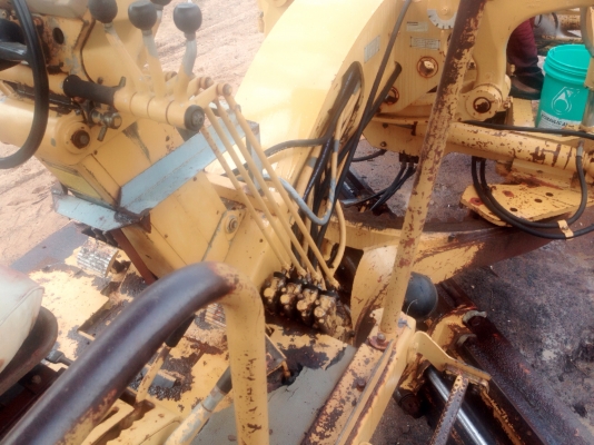 CAT 140G - 5 MD Serial 3168 รถเกรดเดอร์ เอกสารเล่มทะเบียนครบพร้อมโอน รถสวยสภาพดีมากครับพร้อมใช้งานได้เลย เครื่องแน่นดีแรงดีไม่มีเยิ้ม ระบบไฮดรอลิกส์ไม่มีแตกเยิ้มเลย ช่วงล่างแน่น ราคาต่อรองได้ครับ