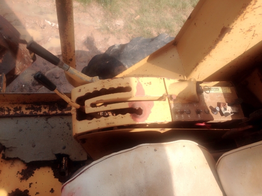 CAT 140G - 5 MD Serial 3168 รถเกรดเดอร์ เอกสารเล่มทะเบียนครบพร้อมโอน รถสวยสภาพดีมากครับพร้อมใช้งานได้เลย เครื่องแน่นดีแรงดีไม่มีเยิ้ม ระบบไฮดรอลิกส์ไม่มีแตกเยิ้มเลย ช่วงล่างแน่น ราคาต่อรองได้ครับ