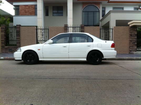 Civic ตาโต เครื่อง D15B Auto เพิ่งวาง สีขาวType R Civic ตาโต เครื่อง D15B Auto เพิ่งวาง สีขาวType R