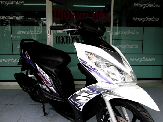 skydrive สีขาวดำ ลายใหม่ล่าสุด รุ่นท๊อป ล้อแมกซ์  รถเดือน ตุลาคม ปี 57 ไมล์ 5พันโล ฟรีโอน แถม 4 รายการ 26900