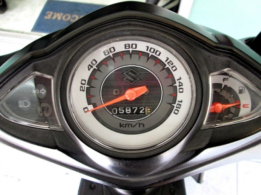 skydrive สีขาวดำ ลายใหม่ล่าสุด รุ่นท๊อป ล้อแมกซ์  รถเดือน ตุลาคม ปี 57 ไมล์ 5พันโล ฟรีโอน แถม 4 รายการ 26900