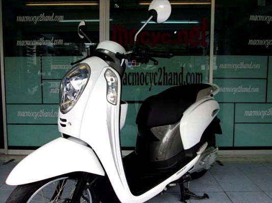 SCOOPY-I สีขาว สีสวยสะอาด สีขายดี พิมนิยม รถเดือน กันยายน ปี2556 ไมล์ 7 พันโล ของแถม 4 รายการ 32900