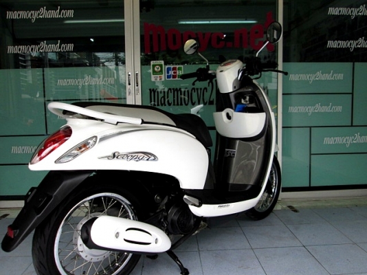 SCOOPY-I สีขาว สีสวยสะอาด สีขายดี พิมนิยม รถเดือน กันยายน ปี2556 ไมล์ 7 พันโล ของแถม 4 รายการ 32900