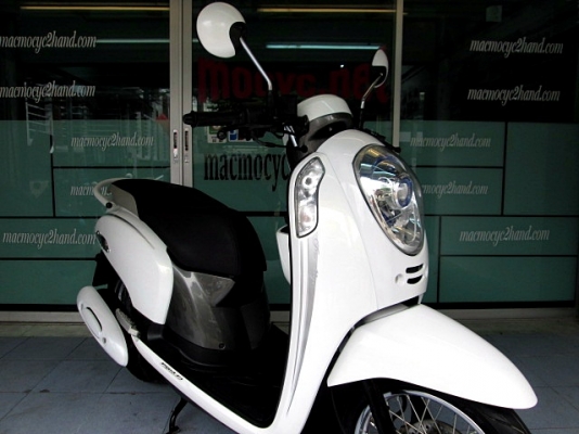 SCOOPY-I สีขาว สีสวยสะอาด สีขายดี พิมนิยม รถเดือน กันยายน ปี2556 ไมล์ 7 พันโล ของแถม 4 รายการ 32900