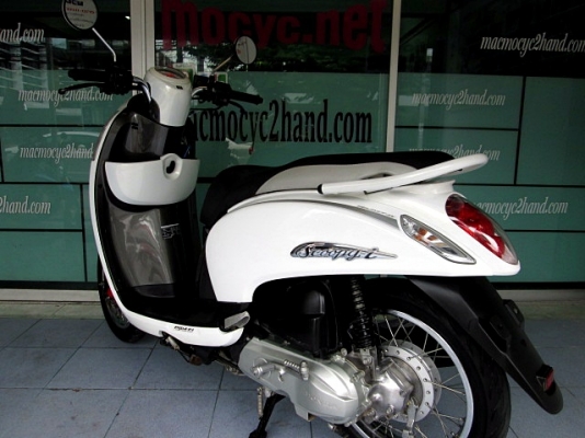 SCOOPY-I สีขาว สีสวยสะอาด สีขายดี พิมนิยม รถเดือน กันยายน ปี2556 ไมล์ 7 พันโล ของแถม 4 รายการ 32900