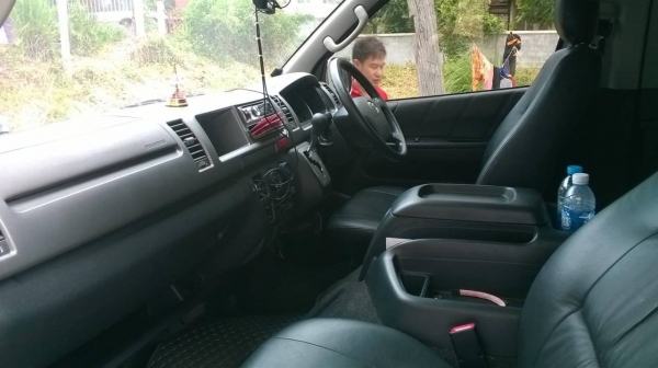 ขายรถตู้ TOYOTA Ventury ปี 2012/2555 ตัวทอป V ติดแก๊ส NGV (ยังไม่ลงเล่ม) วิ่งน้อยแค่ 55,000 กม มีเบาะนวดไฟฟ้า ประกันชั้นหนึ่ง ทะเบียนพร้อมโอนครับ