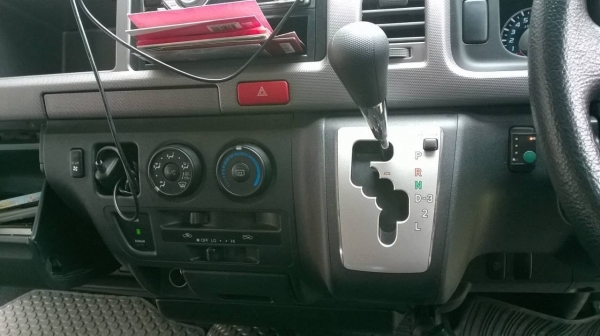 ขายรถตู้ TOYOTA Ventury ปี 2012/2555 ตัวทอป V ติดแก๊ส NGV (ยังไม่ลงเล่ม) วิ่งน้อยแค่ 55,000 กม มีเบาะนวดไฟฟ้า ประกันชั้นหนึ่ง ทะเบียนพร้อมโอนครับ