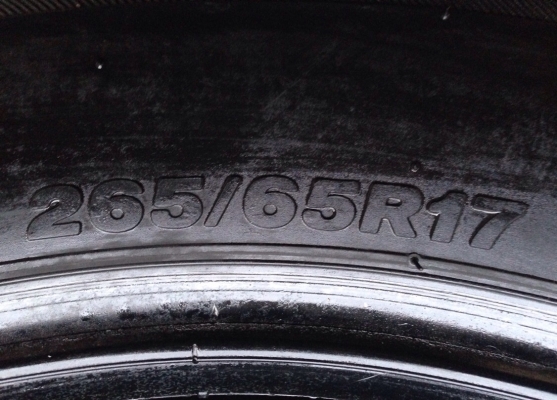 ยาง Bridgestone 265 65 17 ปลายปี12 ดอกเยอะ ราคาไม่แพง ยาง Bridgestone 265 65 17 ปลายปี12 ดอกเยอะ ราคาไม่แพง