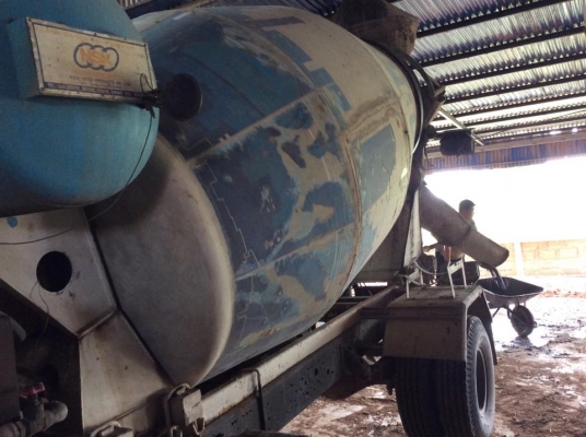 รถโม่ปูน  HINO 6 ล้อ เครื่อง JO8C 240 แรง