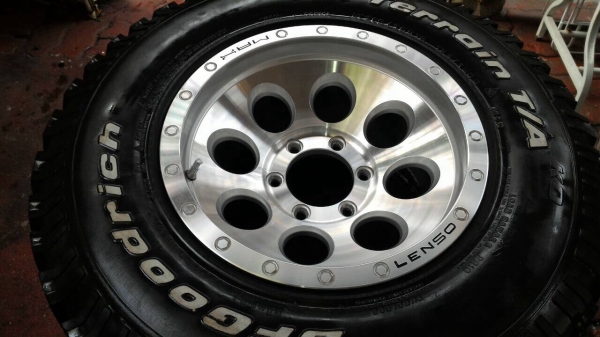 ขายล้อหยดน้ำ  9 x 16  ET 0  ล้ออย่างเดียวนะครับ