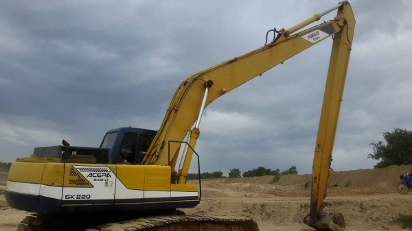 ขายรถแบคโฮบูมอาร์มยาวพร้อมโป๊ะ KOBELCO SK220-/// เอกสารอินวอย ราคา 1750000