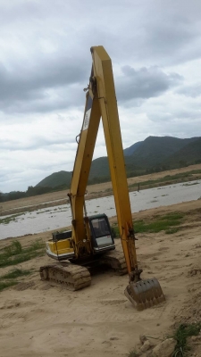 ขายรถแบคโฮบูมอาร์มยาวพร้อมโป๊ะ KOBELCO SK220-/// เอกสารอินวอย ราคา 1750000