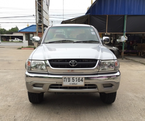 4x4 มือเดียวป้ายแดง สวยมากรถไม่เคยมีอุบัติเหตุ วิ่งน้อยเช็คศูนย์ตลอด เกียร์4wdน่าใช้มากๆ