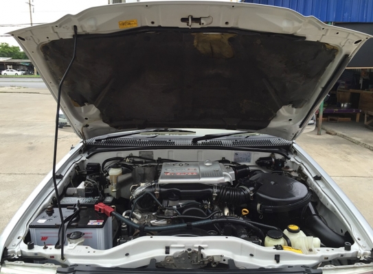 4x4 มือเดียวป้ายแดง สวยมากรถไม่เคยมีอุบัติเหตุ วิ่งน้อยเช็คศูนย์ตลอด เกียร์4wdน่าใช้มากๆ