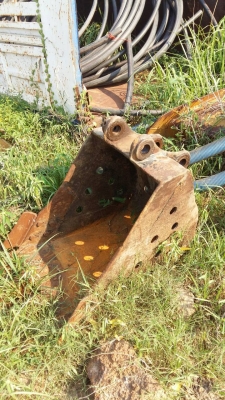 ขายรถแบคโฮพร้อมโป๊ะ CAT E120B ให้ชุดบูมอาร์ม 2 ชุด ราคา 1500000