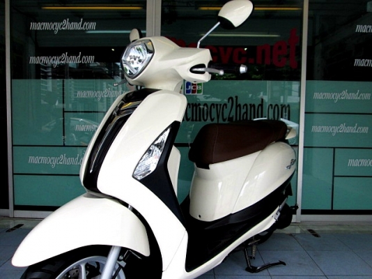 grand filano 125 cc. สีขาวเปลือกใข่ ให้ความคลาสสิคสุด รถเดือน พฤศจิกายน ปี 57 ไมล์ 4 พันโล แถม 4 รายการ 42900