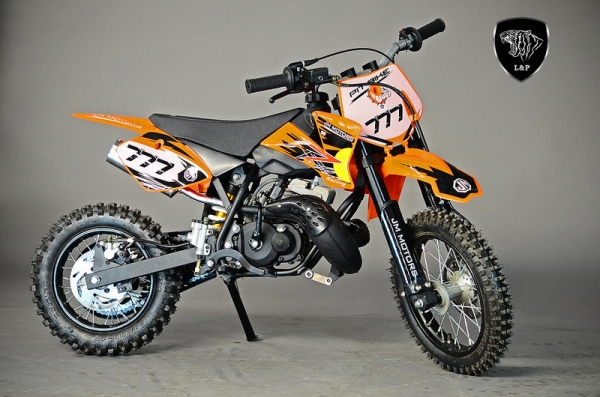 วิบาก ใหม่ล่าสุด 2 จังหวะ 50 CC ล้อ หน้า 14 หลัง 12 รถแข่ง รุ่น JACOB MINI โช็คหน้าหัวกลับ โช็คหลัง นิ่ม กระโดได้ ท่อเสียงรถสูตร เป็น ออโต้บิดแล้วไปเลย ขี่ง่าย ไม่ต้องเข้าเกียร์ ดิสเบรค หน้า หลัง เท่ สไตร์ รถสูตร สนาม ราคาโปรโมชั่น จาก 29000 ช่วงแนะนำเหลื