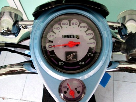 scoopy-i สีฟ้าขาว ลายกระโหลก รถเดือน กันยายน ปี 54 รถบ้านสภาพสวยไมล์ 2 หมื่นโล ฟรีโอน แถม 4 รายการ 22900