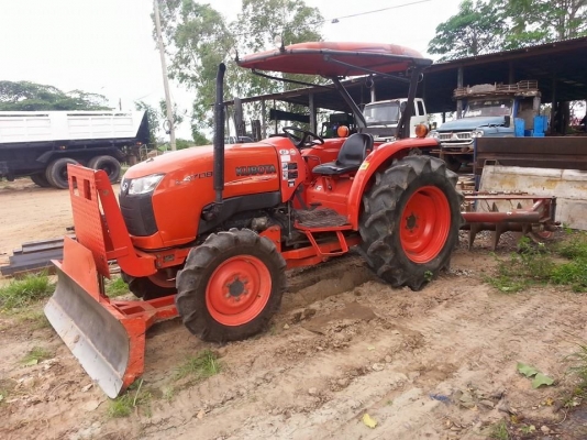 ขายรถไถ KUBOTA L4708 ใช้งานน้อย1572ชม. อุปกรณ์ดันหน้า-ผานหลัง สภาพสวยพร้อมใช้งาน เอกสารพร้อมโอน สนใจโทร 090-8588220คุณนะ 093-3258446คุณบิว ID:narong498 หรือเข้าดูสินค้าอื่นๆได้ที่ www.truck.in.th/498 หรือเพจFacebook ณรงค์ ซื้อขายรถมือสอง (เว็บไซต์ส่วนตัว)
