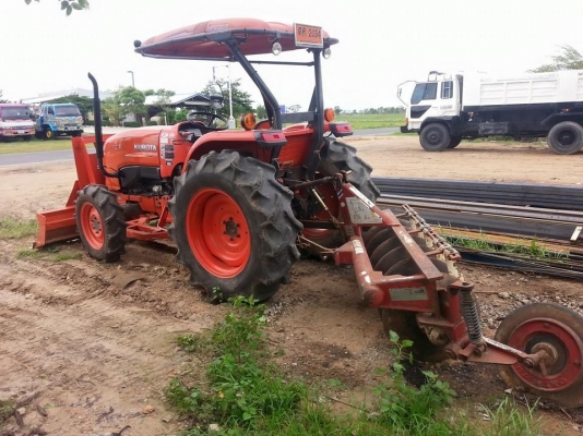 ขายรถไถ KUBOTA L4708 ใช้งานน้อย1572ชม. อุปกรณ์ดันหน้า-ผานหลัง สภาพสวยพร้อมใช้งาน เอกสารพร้อมโอน สนใจโทร 090-8588220คุณนะ 093-3258446คุณบิว ID:narong498 หรือเข้าดูสินค้าอื่นๆได้ที่ www.truck.in.th/498 หรือเพจFacebook ณรงค์ ซื้อขายรถมือสอง (เว็บไซต์ส่วนตัว)