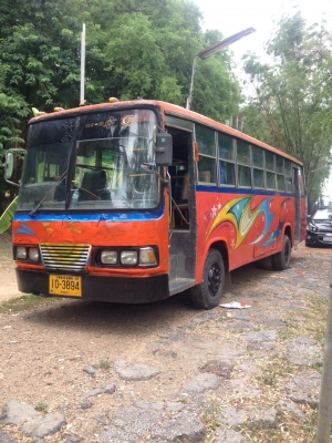 ขายรถบัส8เมตรHINO km350  เครื่อง6bb1 สภาพรถใช้งานได้เลย