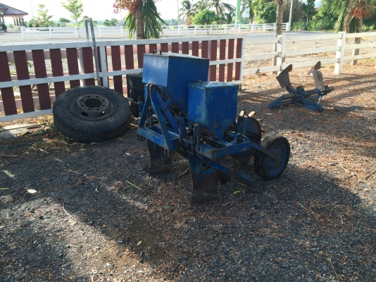 ขายเครื่องหยอดข้าวโพดพยับการช่างสภาพดีพร้อมใช้