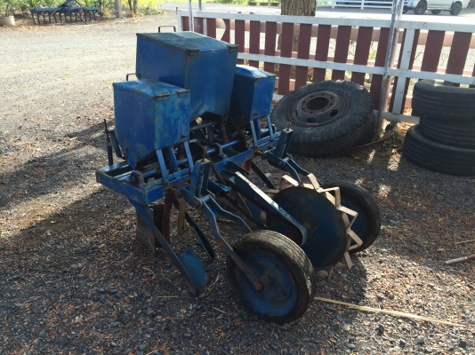 ขายเครื่องหยอดข้าวโพดพยับการช่างสภาพดีพร้อมใช้