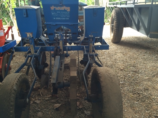 ขายเครื่องหยอดข้าวโพดช่างเสริฐแบบจานสภาพดีใช้น้อยมาก