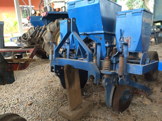 ขายเครื่องหยอดข้าวโพดช่างเสริฐแบบจานสภาพดีใช้น้อยมาก